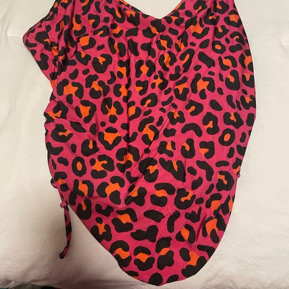 Cute one piece swimsuit - Picture 3 of 3